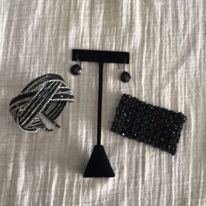 EUC Black bracelet set and earrings